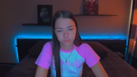 Snapshot of alexabarkley chatting on 10-01-25, 12:49 angel online show from 10-01-25, 12:49