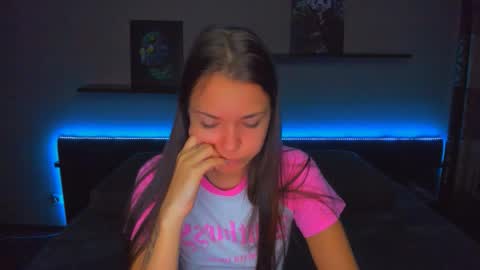 Snapshot of alexabarkley chatting on 10-23-25, 12:32 angel online show from 10-23-25, 12:32