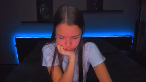 Snapshot of alexabarkley chatting on 10-30-25, 12:23 angel online show from 10-30-25, 12:23