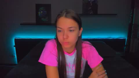 Snapshot of alexabarkley chatting on 10-31-25, 12:11 angel online show from 10-31-25, 12:11