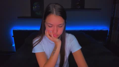 Snapshot of alexabarkley chatting on 11-04-25, 12:21 angel online show from 11-04-25, 12:21