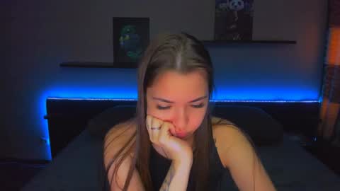 Snapshot of alexabarkley chatting on 04-21-26, 02:04 angel online show from 04-21-26, 02:04
