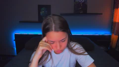 Snapshot of alexabarkley chatting on 04-28-26, 01:48 angel online show from 04-28-26, 01:48
