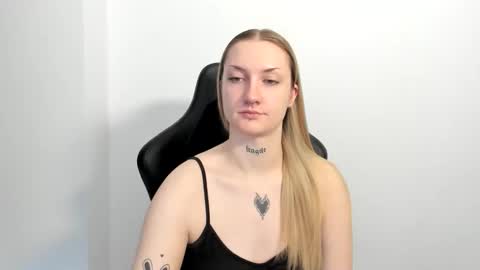 Snapshot of alexafragile chatting on 06-09-26, 11:22 Alexa online show from 06-09-26, 11:22