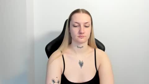 Snapshot of alexafragile chatting on 06-11-26, 12:36 Alexa online show from 06-11-26, 12:36