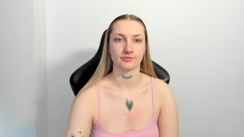 Snapshot of alexafragile chatting on 06-18-26, 11:25 Alexa online show from 06-18-26, 11:25