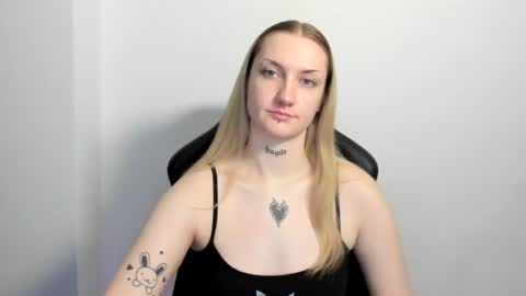 Snapshot of alexafragile chatting on 06-19-26, 12:09 Alexa online show from 06-19-26, 12:09