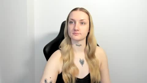 Snapshot of alexafragile chatting on 06-22-26, 11:51 Alexa online show from 06-22-26, 11:51