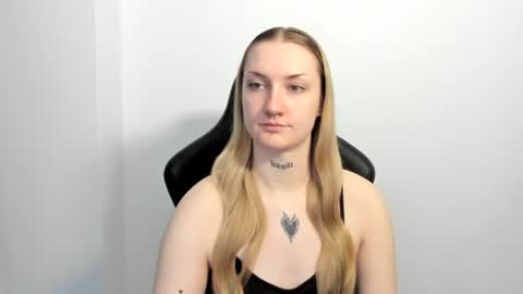Snapshot of alexafragile chatting on 06-23-26, 10:46 Alexa online show from 06-23-26, 10:46