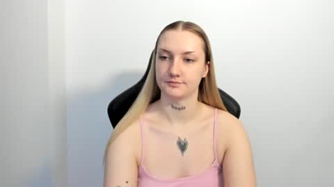 Snapshot of alexafragile chatting on 06-30-26, 11:33 Alexa online show from 06-30-26, 11:33