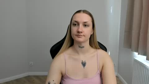 Snapshot of alexafragile chatting on 07-10-26, 02:52 Alexa online show from 07-10-26, 02:52