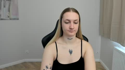 Snapshot of alexafragile chatting on 07-20-26, 11:23 Alexa online show from 07-20-26, 11:23