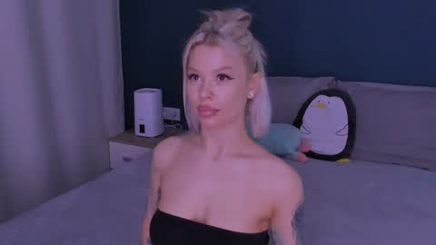 Snapshot of alexamason chatting on 01-20-25, 05:04 Alexa Mason online show from 01-20-25, 05:04