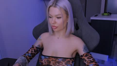 Snapshot of alexamason chatting on 02-01-25, 06:10 Alexa Mason online show from 02-01-25, 06:10