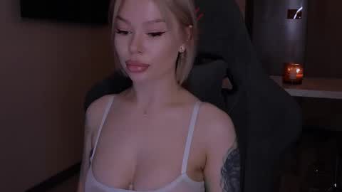 Snapshot of alexamason chatting on 11-20-25, 02:23 Alexa Mason online show from 11-20-25, 02:23