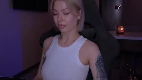 Snapshot of alexamason chatting on 11-21-25, 02:43 Alexa Mason online show from 11-21-25, 02:43