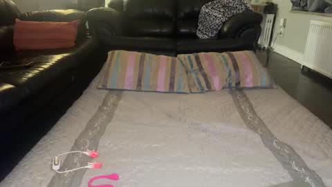 Alex  John online show from 01-06-25, 01:31