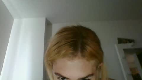 Snapshot of alexandra_paris21 chatting on 06-02-26, 08:33 alexandra_paris21 online show from 06-02-26, 08:33