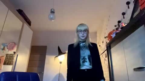 Lia online show from 11-13-25, 02:05