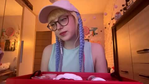 Lia online show from 11-20-25, 02:06