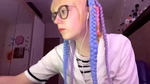 Lia online show from 11-23-25, 03:12