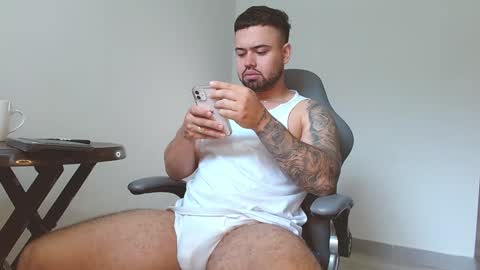 Snapshot of alexandro_king chatting on 01-05-25, 01:36 ALEX online show from 01-05-25, 01:36