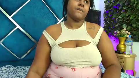 Snapshot of alexarousse4u chatting on 06-19-26, 12:04 Alexa online show from 06-19-26, 12:04