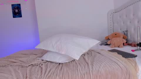 lexandra  online show from 02-06-25, 10:04