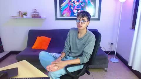 Snapshot of alexcum_18 chatting on 04-21-26, 02:12 alex online show from 04-21-26, 02:12