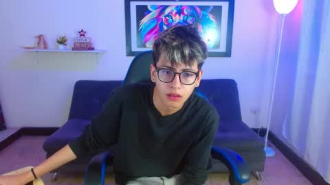 Snapshot of alexcum_18 chatting on 04-30-26, 02:01 alex online show from 04-30-26, 02:01