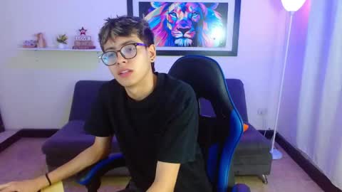 Snapshot of alexcum_18 chatting on 05-02-26, 02:33 alex online show from 05-02-26, 02:33