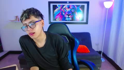 Snapshot of alexcum_18 chatting on 05-04-26, 01:18 alex online show from 05-04-26, 01:18