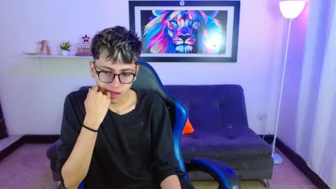 Snapshot of alexcum_18 chatting on 05-05-26, 01:52 alex online show from 05-05-26, 01:52