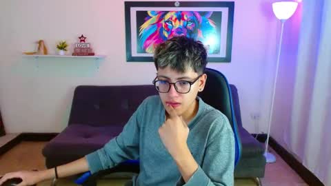 Snapshot of alexcum_18 chatting on 05-11-26, 01:39 alex online show from 05-11-26, 01:39