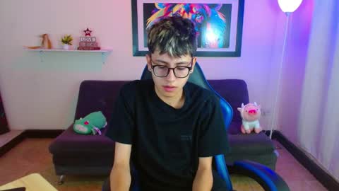Snapshot of alexcum_18 chatting on 05-15-26, 02:13 alex online show from 05-15-26, 02:13