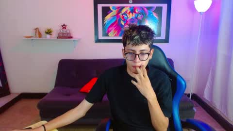 Snapshot of alexcum_18 chatting on 05-19-26, 02:01 alex online show from 05-19-26, 02:01