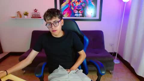 Snapshot of alexcum_18 chatting on 05-25-26, 01:50 alex online show from 05-25-26, 01:50