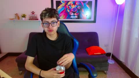 Snapshot of alexcum_18 chatting on 05-27-26, 01:41 alex online show from 05-27-26, 01:41