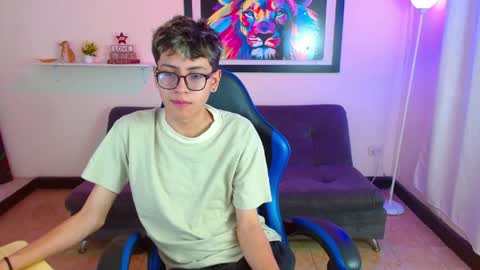 Snapshot of alexcum_18 chatting on 05-28-26, 01:52 alex online show from 05-28-26, 01:52