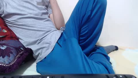 Snapshot of alexdelarge323 chatting on 06-19-26, 02:32 Alex online show from 06-19-26, 02:32