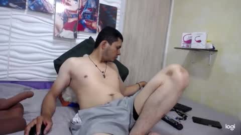 Snapshot of alexe_xx chatting on 04-12-26, 11:54 Alex online show from 04-12-26, 11:54