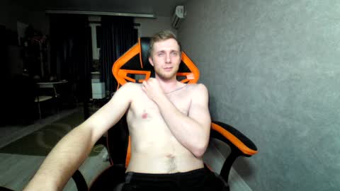 Snapshot of alexfox2018 chatting on 02-07-25, 10:41 Alex online show from 02-07-25, 10:41