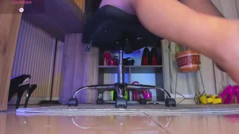 Snapshot of alexia_collinss chatting on 12-17-25, 09:10 goddess alexia online show from 12-17-25, 09:10