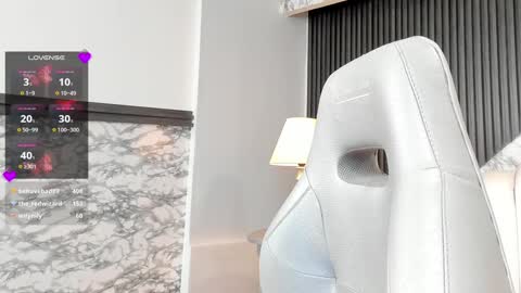 Alexiaa  Online 1430 to 2100 GMT-5 online show from 01-12-25, 06:28