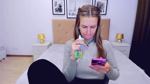 Snapshot of alexiayellow chatting on 01-21-25, 12:46 Alexia online show from 01-21-25, 12:46