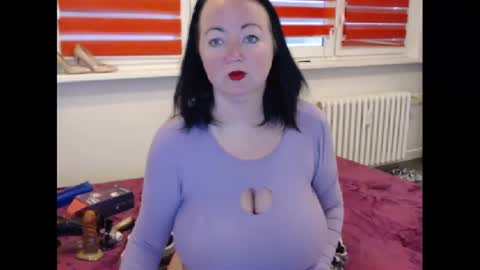 Snapshot of alexie33 chatting on 02-20-25, 08:17 alexie33 online show from 02-20-25, 08:17