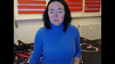 Snapshot of alexie33 chatting on 10-20-25, 06:25 alexie33 online show from 10-20-25, 06:25