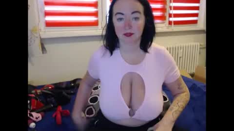 Snapshot of alexie33 chatting on 12-05-25, 08:01 alexie33 online show from 12-05-25, 08:01