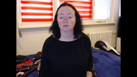 Snapshot of alexie33 chatting on 12-22-25, 09:17 alexie33 online show from 12-22-25, 09:17