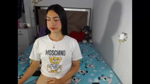 Snapshot of alexis_brown11 chatting on 05-17-26, 12:52 -- ALEXIS -- online show from 05-17-26, 12:52